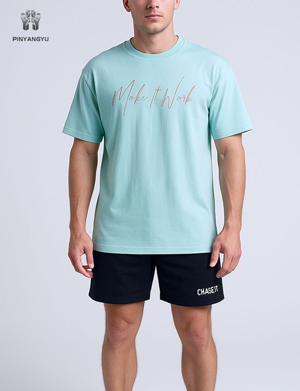 T-shirt taglie forti da uomo con stampa serigrafica in oro all'ingrosso e logo grafico stampato in lamina d'oro