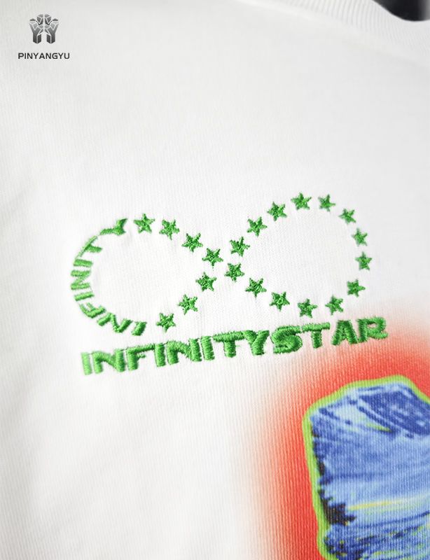 stampa DTG personalizzata e ricamo in stile oversize