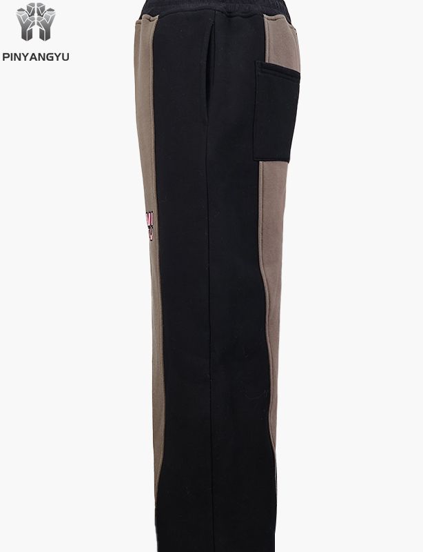 Pantaloni della tuta in tessuto giuntato con design ricamato