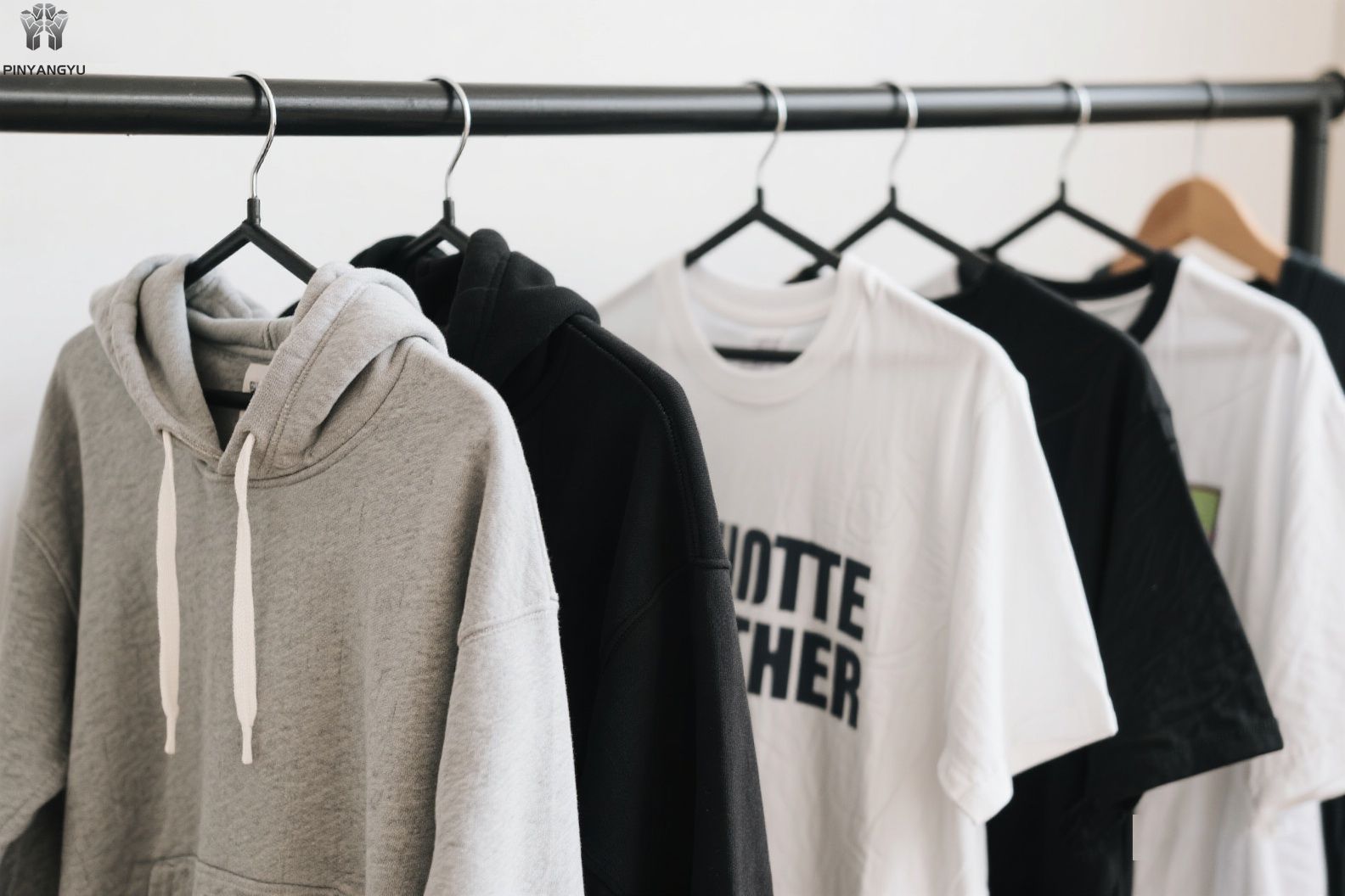 Magliette squadrate personalizzate e serigrafia incontrano le tendenze più hot del 2025