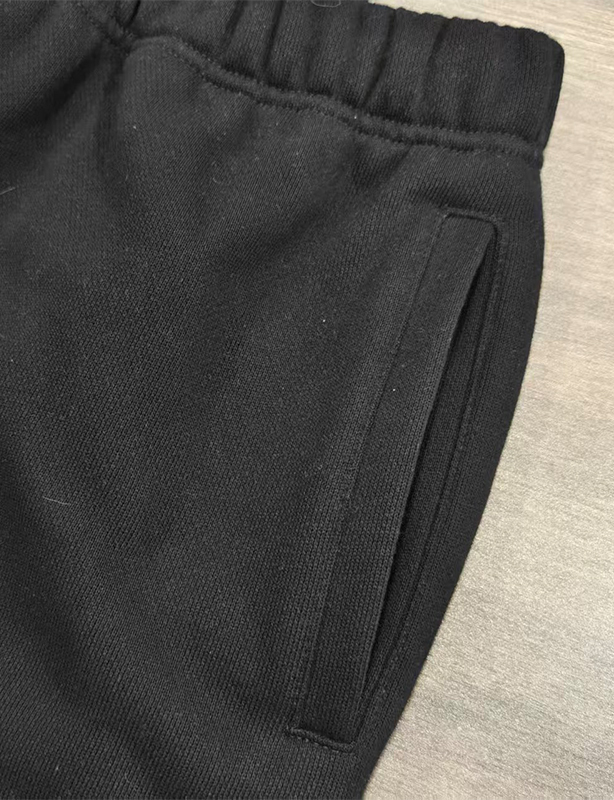 Pantaloncini ricamati in French Terry da uomo: pantaloncini morbidi e casual da indossare ogni giorno in estate