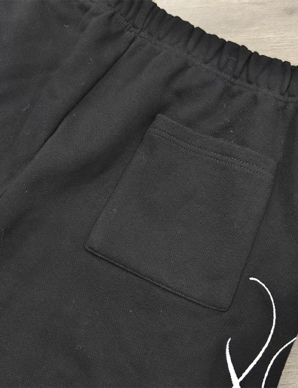 Pantaloncini ricamati in French Terry da uomo: pantaloncini morbidi e casual da indossare ogni giorno in estate